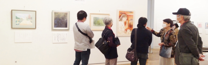 戸田先生、自作品を説明