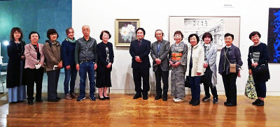 講評・仲裕行先生を中央に記念撮影 講評・仲裕行先生を中央に記念撮影